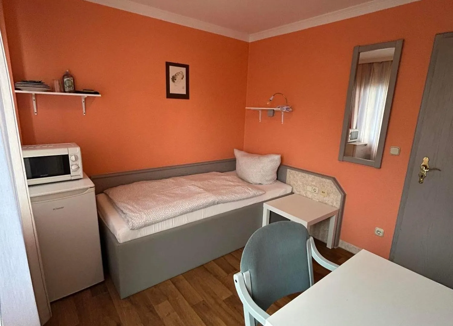 Low Budget Munich-Aubing Hostel 0*, Munich